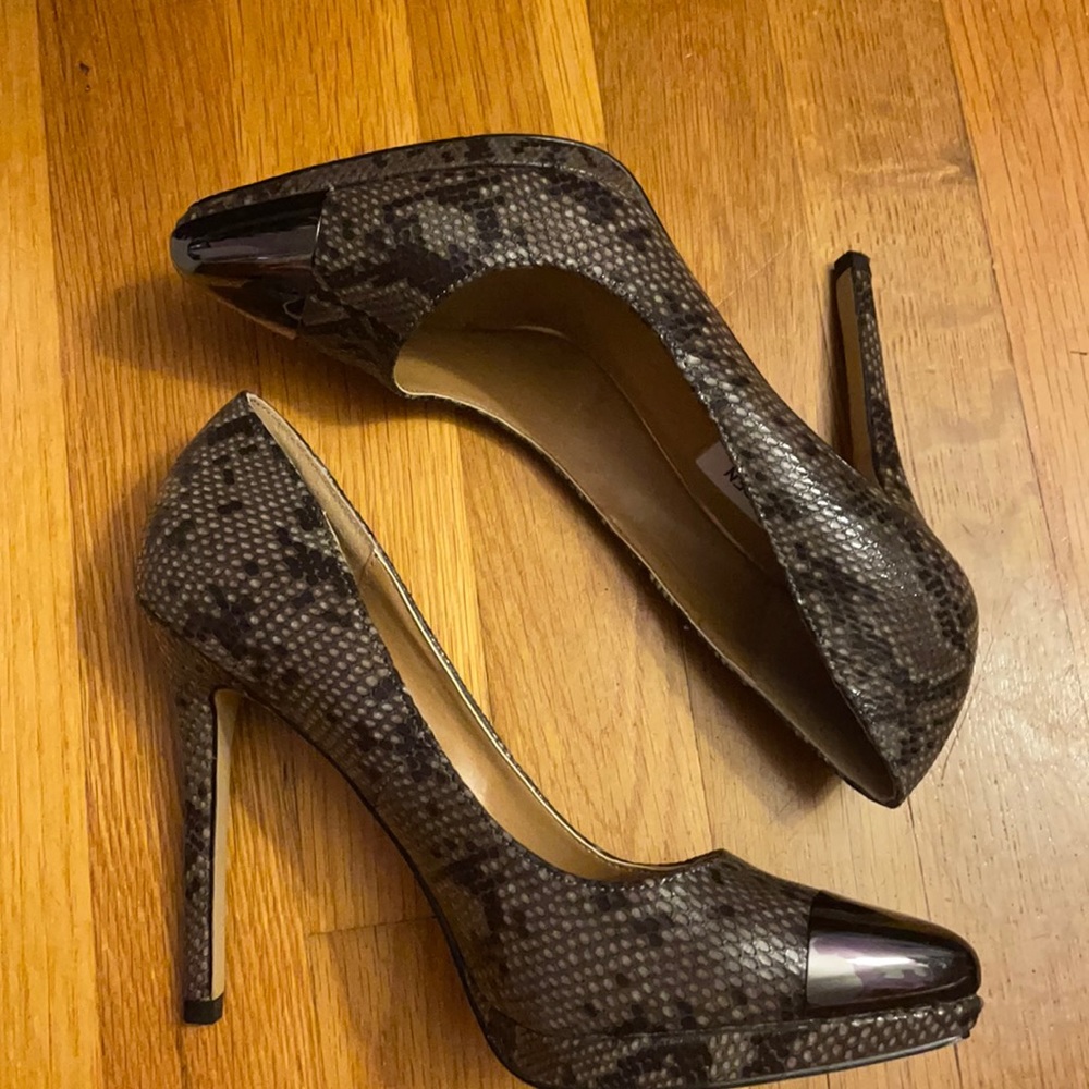 Steve Madden P-Sneek black snake high heel
